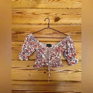 Kendall and Kylie cropped key hole floral baby doll blouse size medium​​